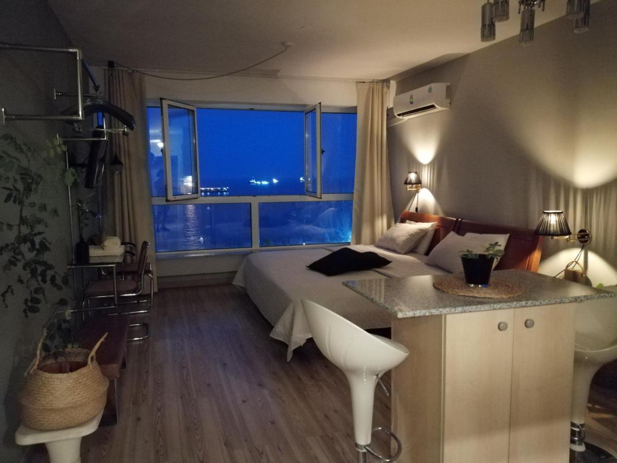 A City-Center Seaview Penthouse At Oceanic Limassol Exterior foto